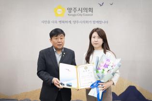 승진자 임용장 교부 이미지