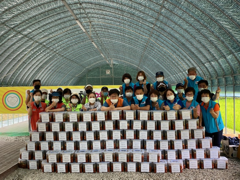 양주시자원봉사센터, 무지개봉사회와 함께 ‘여름김치 나눔’ 이미지
