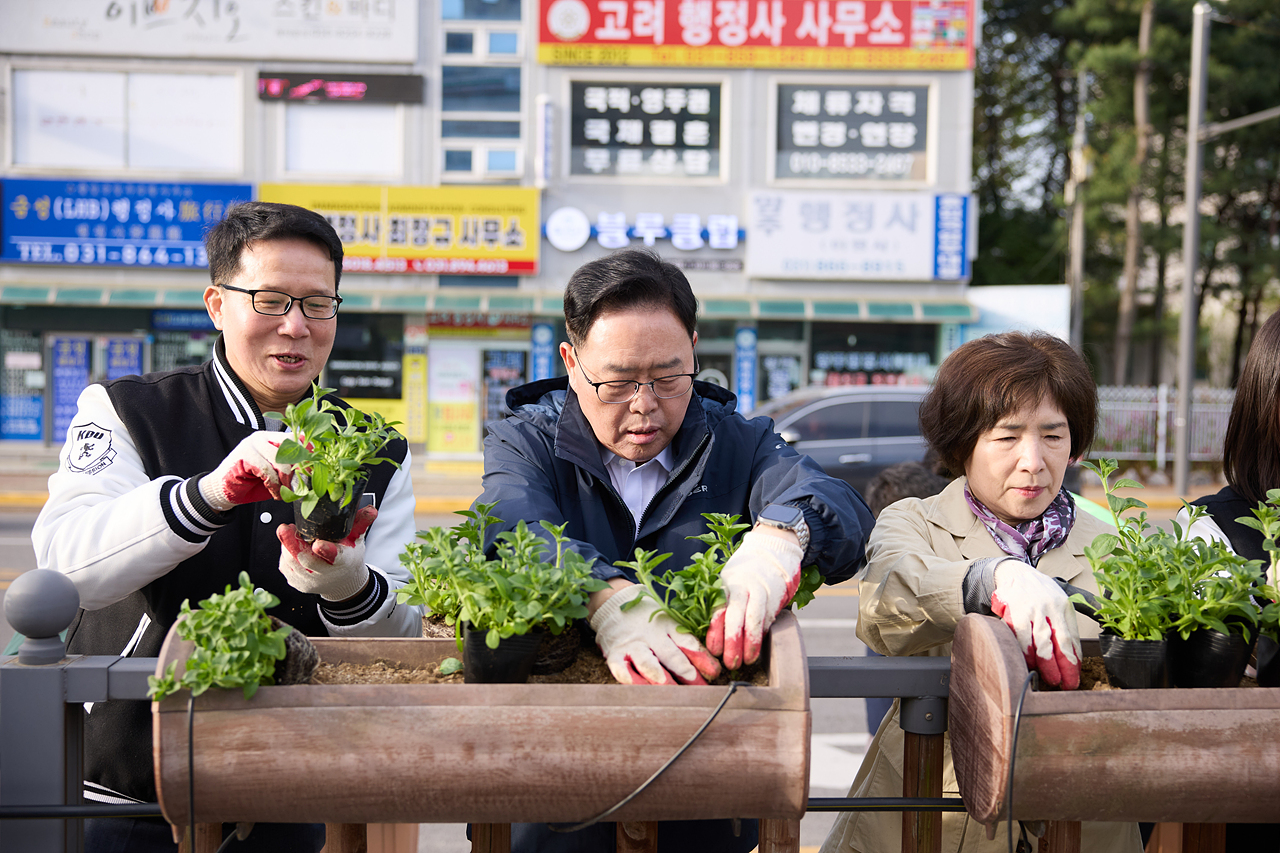 2026-04-22 회천2동 봄맞이 꽃심기 이미지3