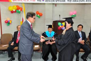 회천 지회 노인대학 졸업식 의 사진