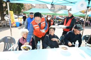 강원도민회 어르신 봉사 사진