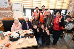 사랑의 국수나눔 행사 의 사진