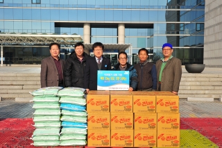  한국재활용협회 이웃돕기 기증식 의 사진