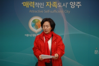 김영선 기자회견 의 사진