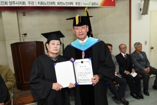노인지회노인대학졸업식 의 사진