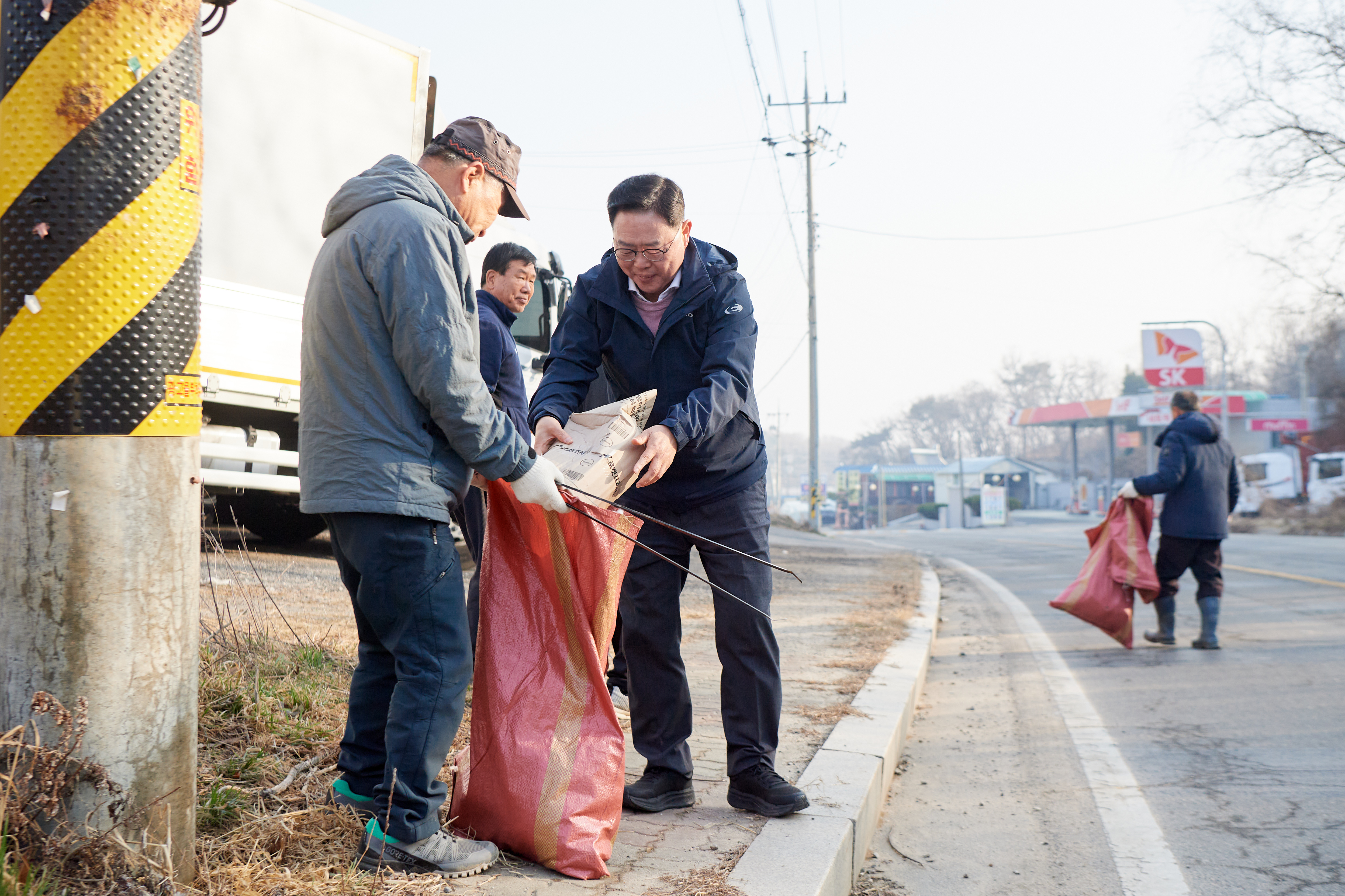 광적면, 주민 주도 대청소 실시…깨끗한 마을 만들기 앞장 이미지