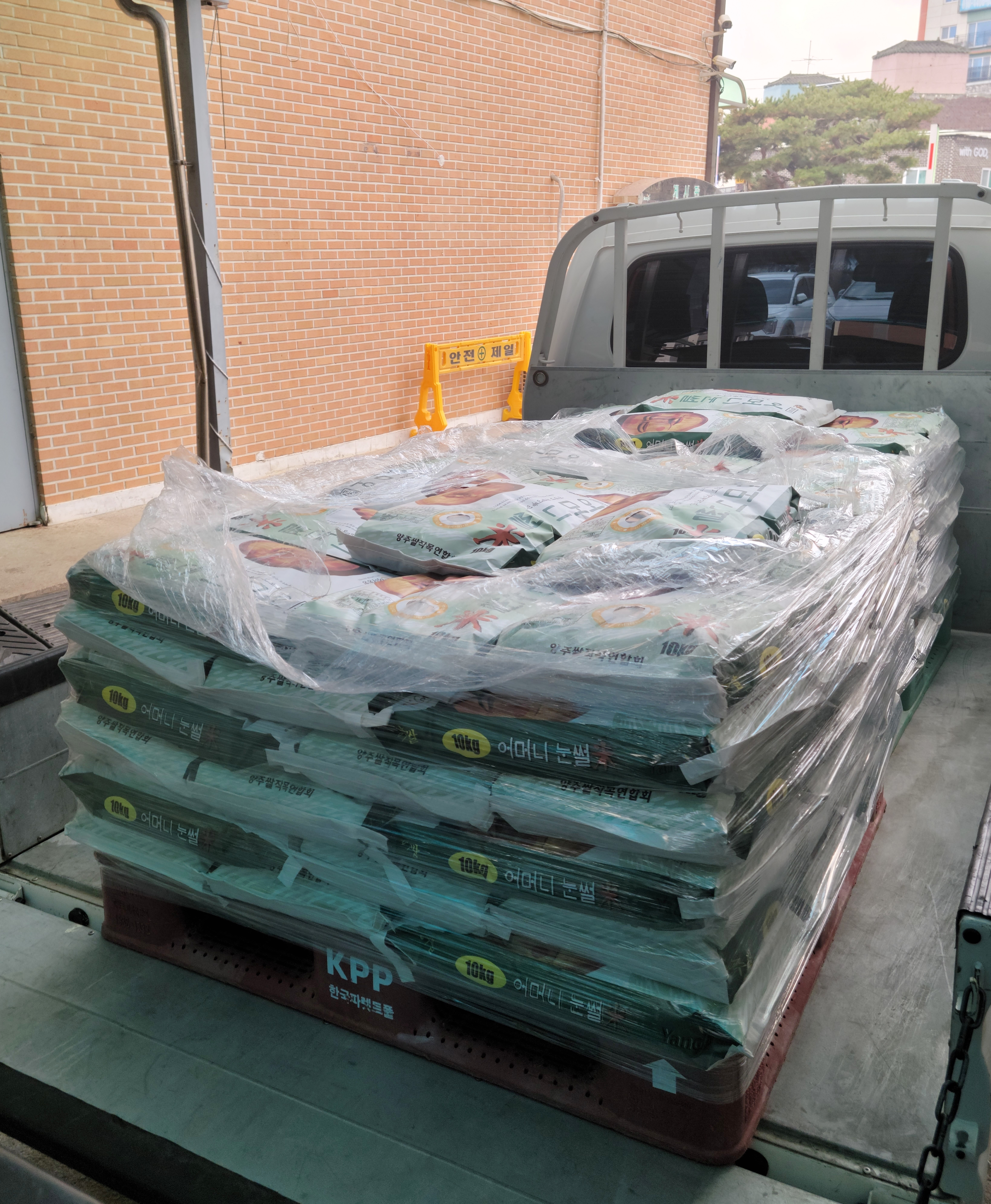 백석읍, 익명의 주민으로부터 백미 100포 기탁 받아…취약계층 지원 이미지