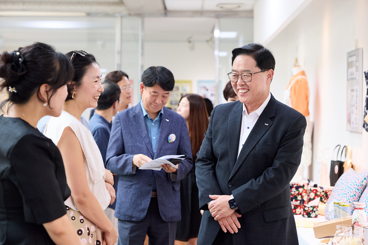2025-08-29 섬유 패션 오픈갤러리 전시 라운딩 이미지