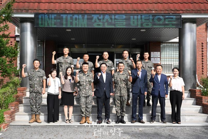 추석명절 제8기동사단 위문 사진