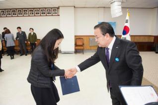 6급 이하 공무원 임용장 수여 의 사진