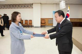 6급 이하 공무원 임용장 수여 의 사진