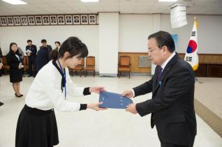 6급 이하 공무원 임용장 수여 의 사진