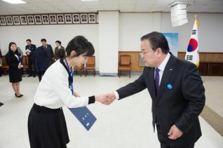 6급 이하 공무원 임용장 수여 의 사진