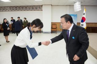 6급 이하 공무원 임용장 수여 의 사진