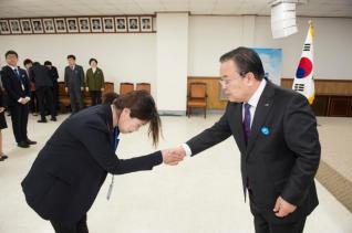 6급 이하 공무원 임용장 수여 의 사진