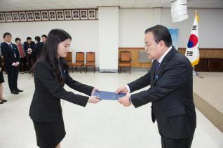 6급 이하 공무원 임용장 수여 의 사진