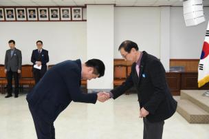 임용장교부 의 사진