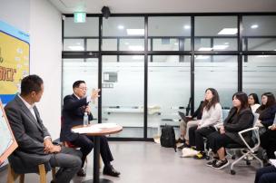청년주간행사 시장님 간담회 의 사진