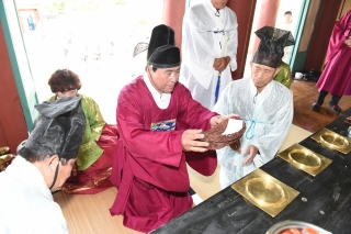 정절사 추향제 의 사진